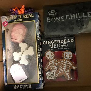 LOT SKULL CROSSBONE GINGERDEAD MAN COOKIE CUTTER ICE CUBE TRAY SOAP BOMBS